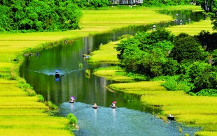 Ninh-Binh-is-one-of-the-natural-landscape-in-Vietnam-that-appears-in-the-movie