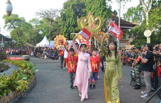 vietnam_promotes_tourism_at_indonesias_festival